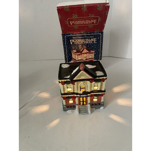 Vintage Victorian Village Collectibles BANK Hand Painted Porcelain Light Retired - Picture 1 of 12